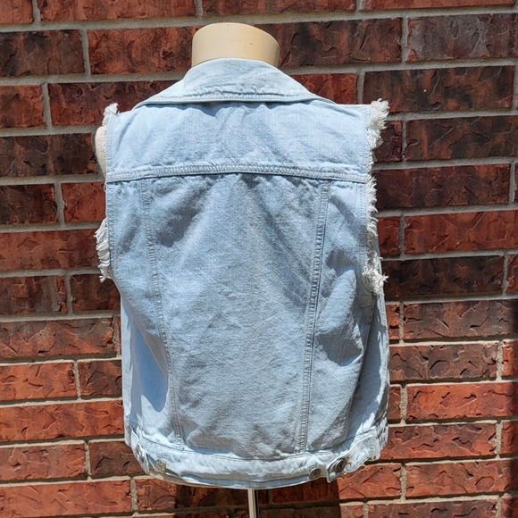 Women's BDG Urban Outfitters Light Blue Distressed Denim Vest Size Small - Picture 4 of 12